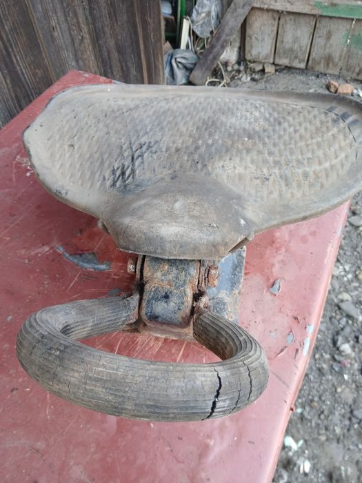 Нове мотоциклетне сидіння