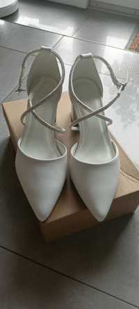 Nowe białe buty czółenka 39 damskie bellucci ślubne