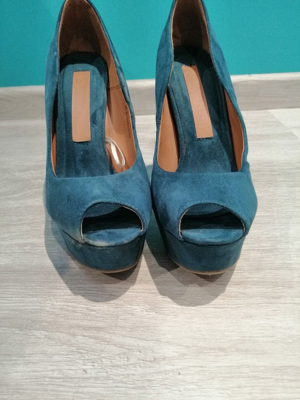 Buty na obcasie r39