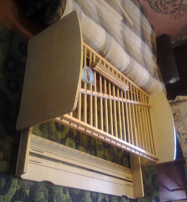 Детская кроватка 120 x 90 с ящиком для белья и кокосовым матрацем.