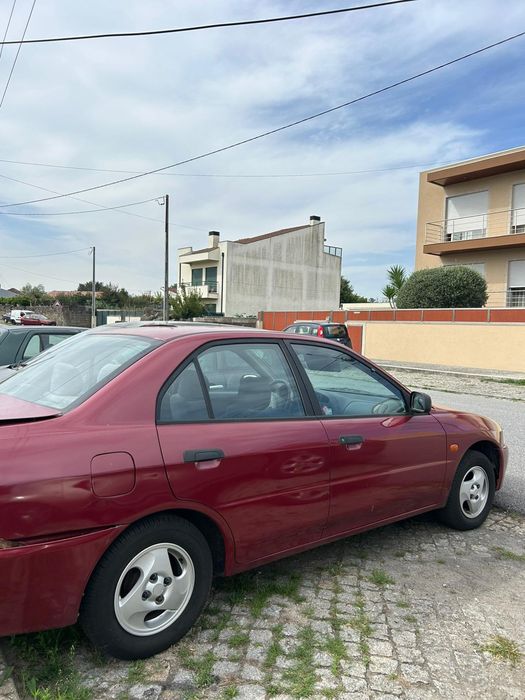 Mitsubishi Lancer 1.3 GLX - A/C e TA