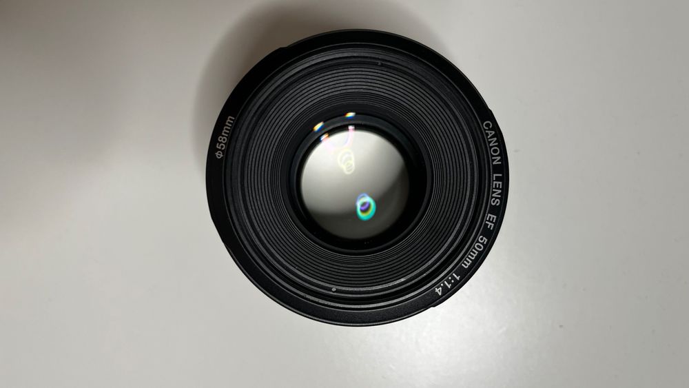 Máquina fotográfica Canon EOS 2000D + 2 Objetivas