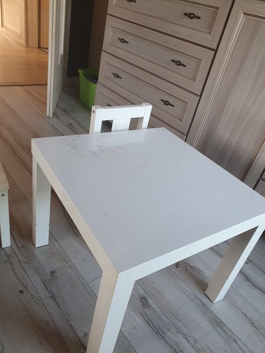 Stolik dla dzieci Ikea + 2 krzesła
