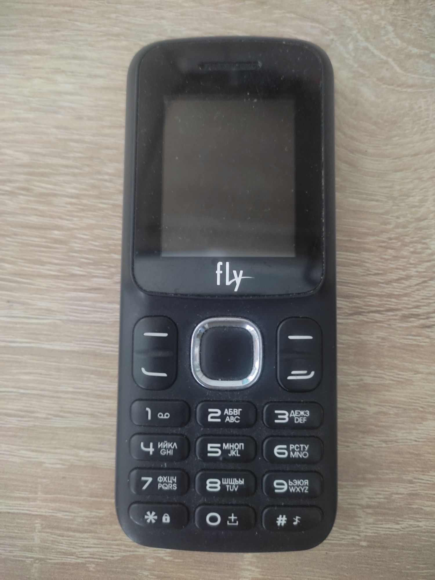 Кнопочних телефон fly ff180