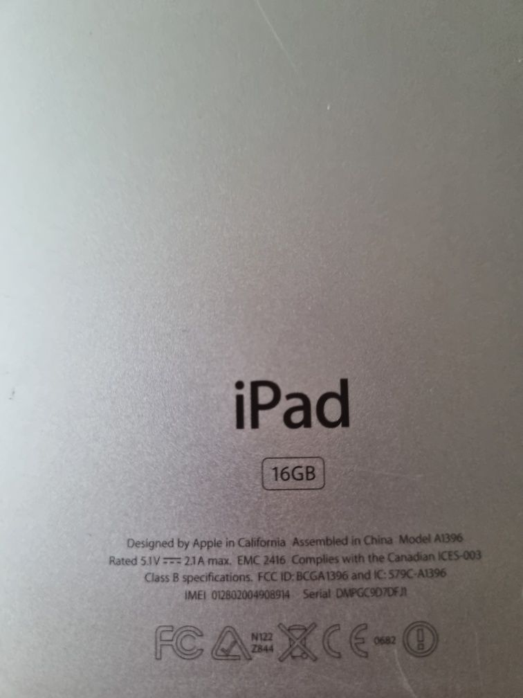 APPLE.   iPad  silver