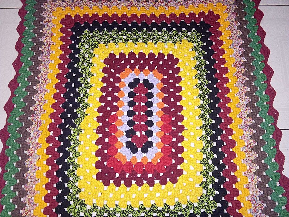 Tapete em crochê multicolor feito à mão