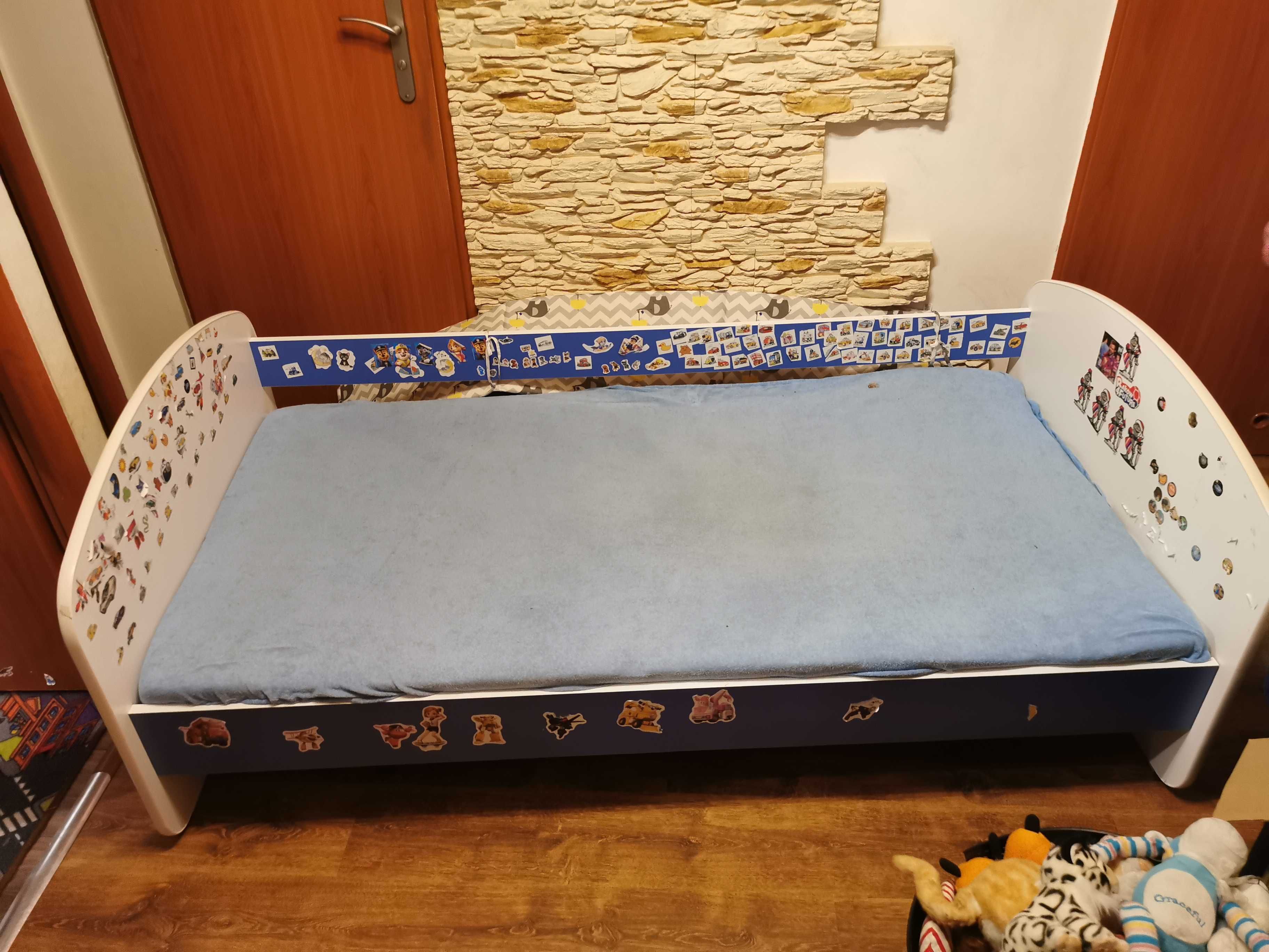 Łóżko dziecięce podwójne, solidne 180x90 z barierkami.