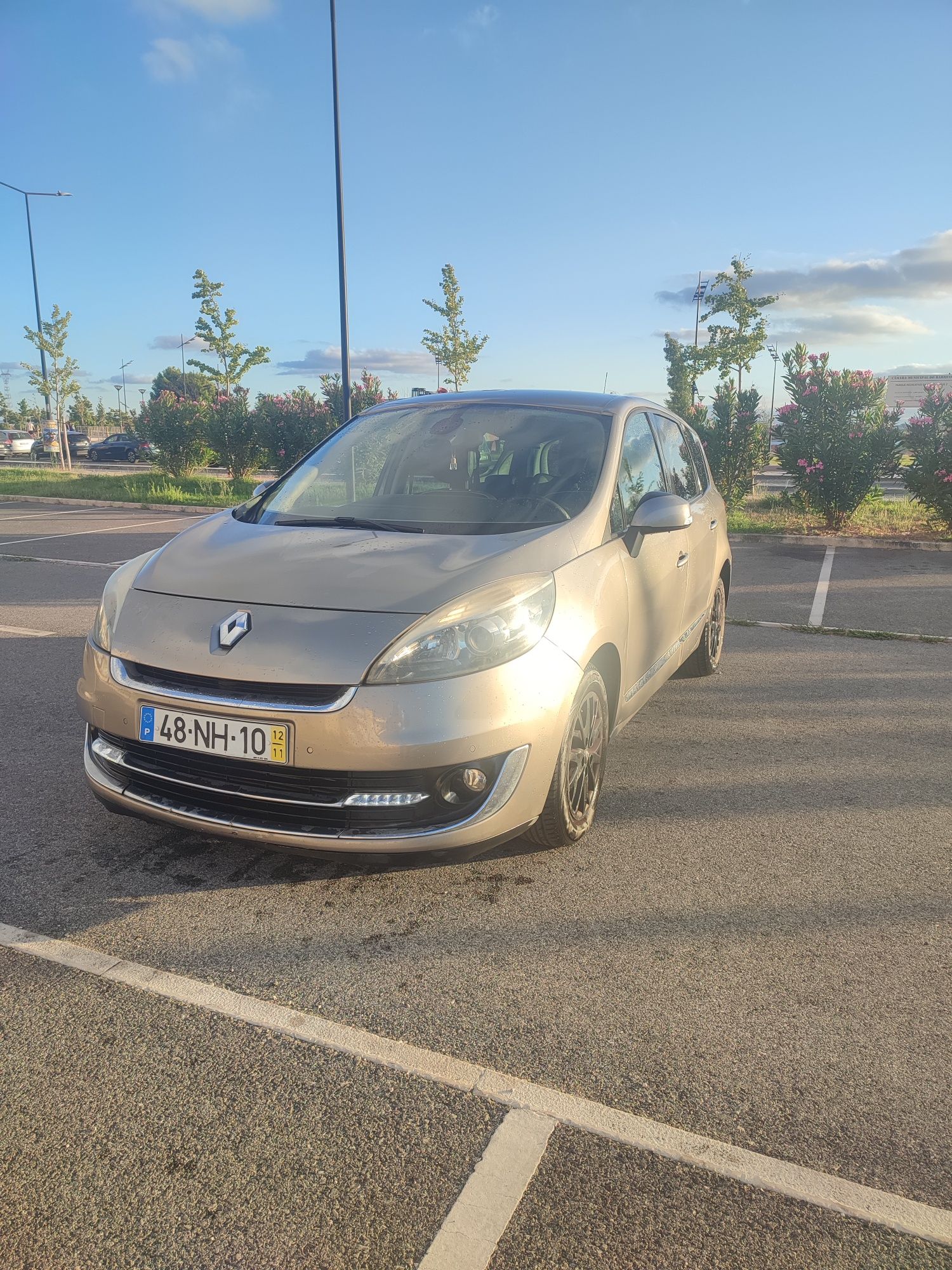 Renault Grand Scenic 2012