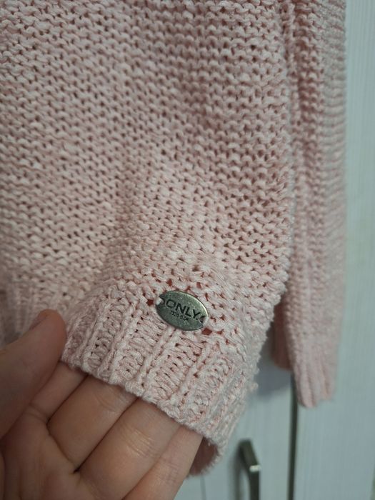 Pudrowy sweterek ONLY