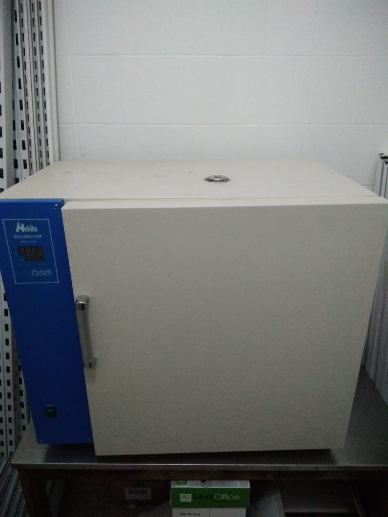 Estufa incubadora laboratorio