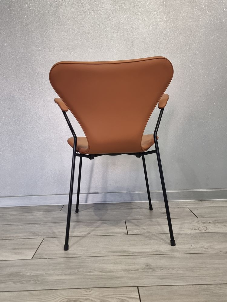 Krzesła Fritz Hansen Arne Jacobsen seria 3108