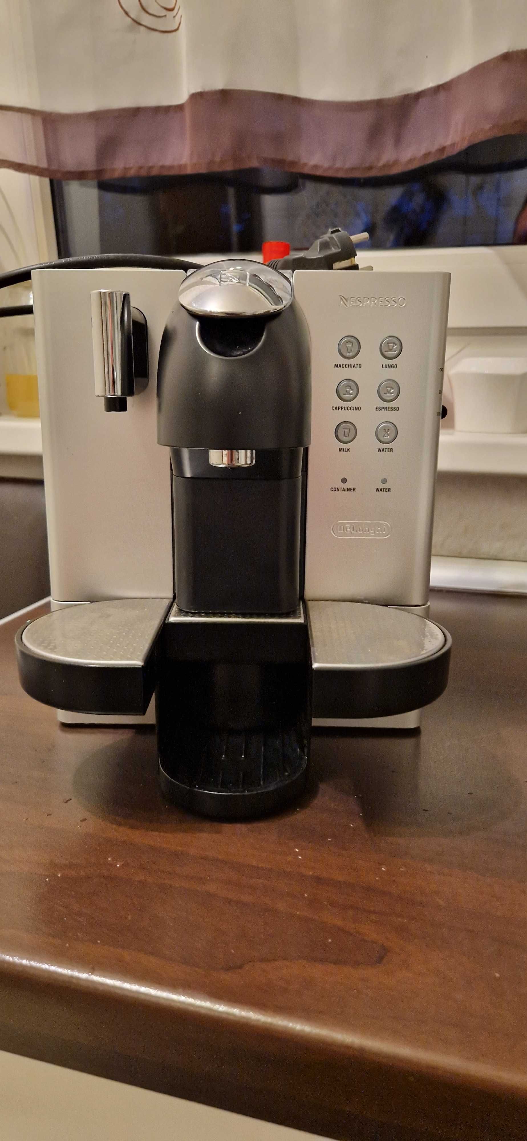 Ekspres DeLonghi na kapsułki Nespresso EN720.M