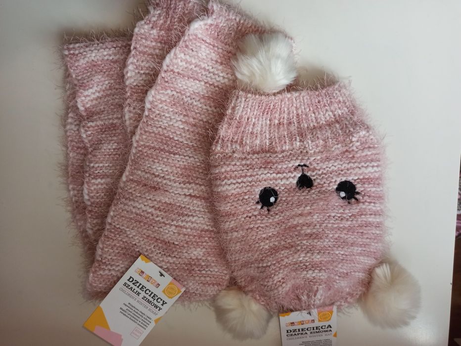 Nowy śliczny komplet czapka i szalik z pomponami, włochaty 1-3-5 lat