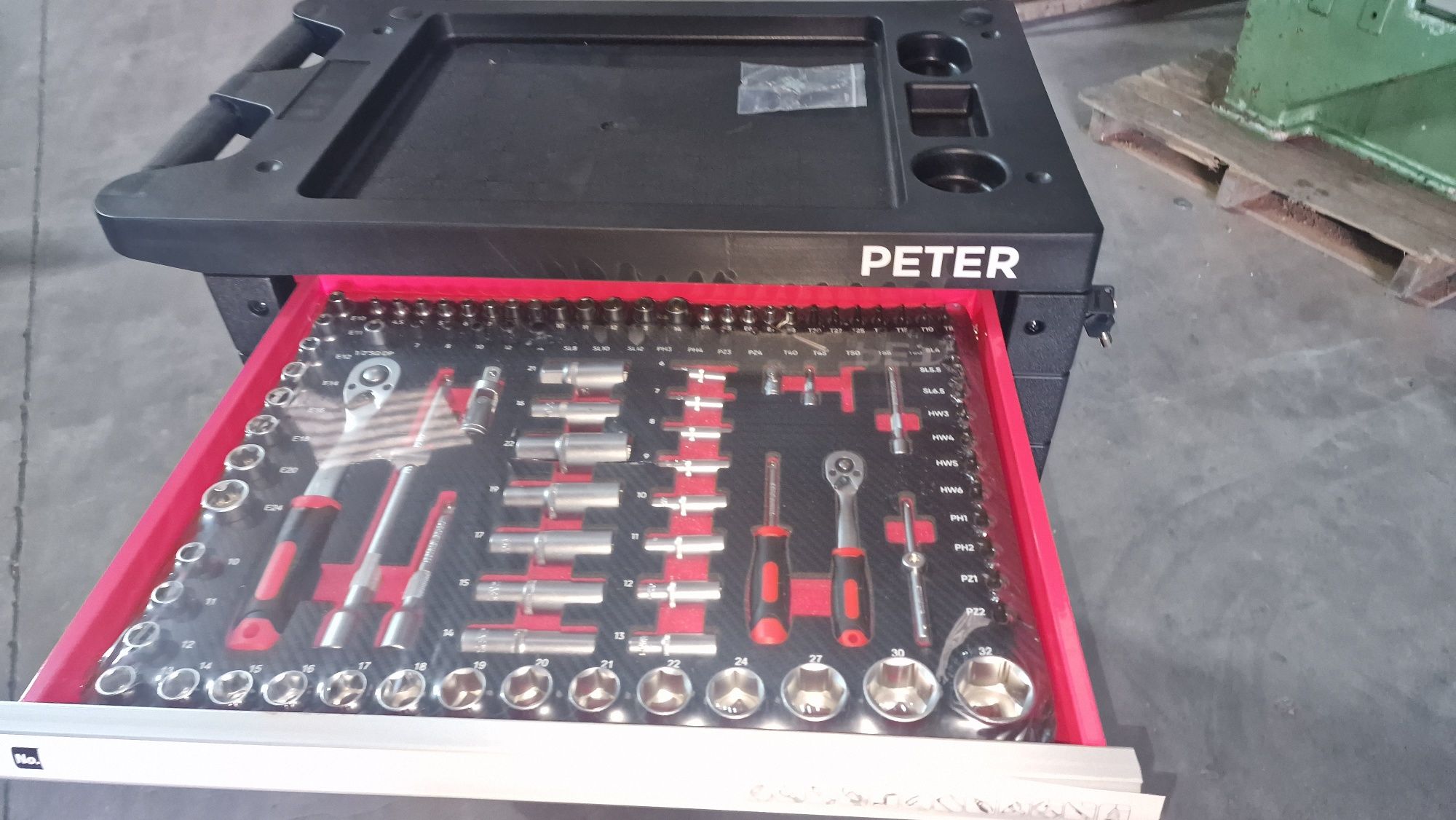 Carro com 7 gavetas 4 com ferramentas incluídas Peter