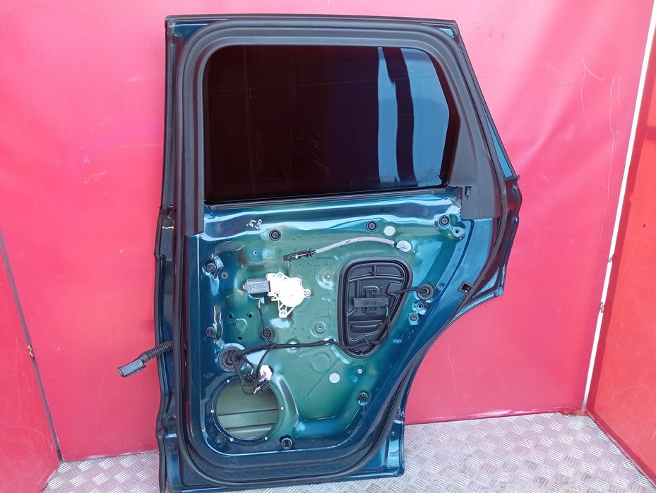 Двері Touareg CR 8H P5M праві задні Двери Туарег ЦР СР задние правые