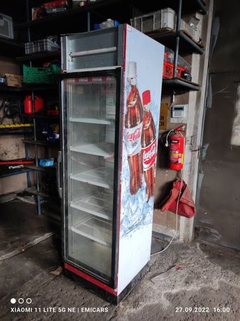Duża lodówka sklepowa barowa Coca Cola. nie chłodzi
