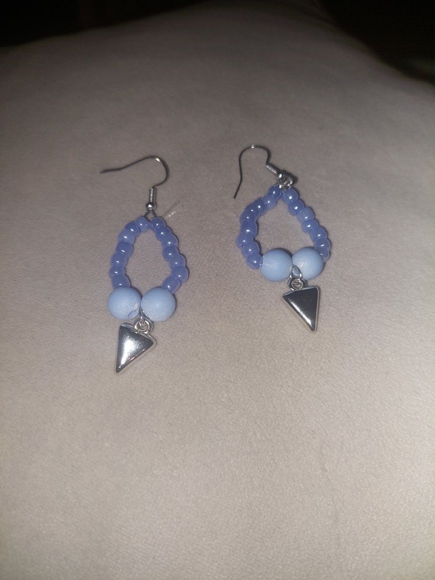Brincos em tons de azul