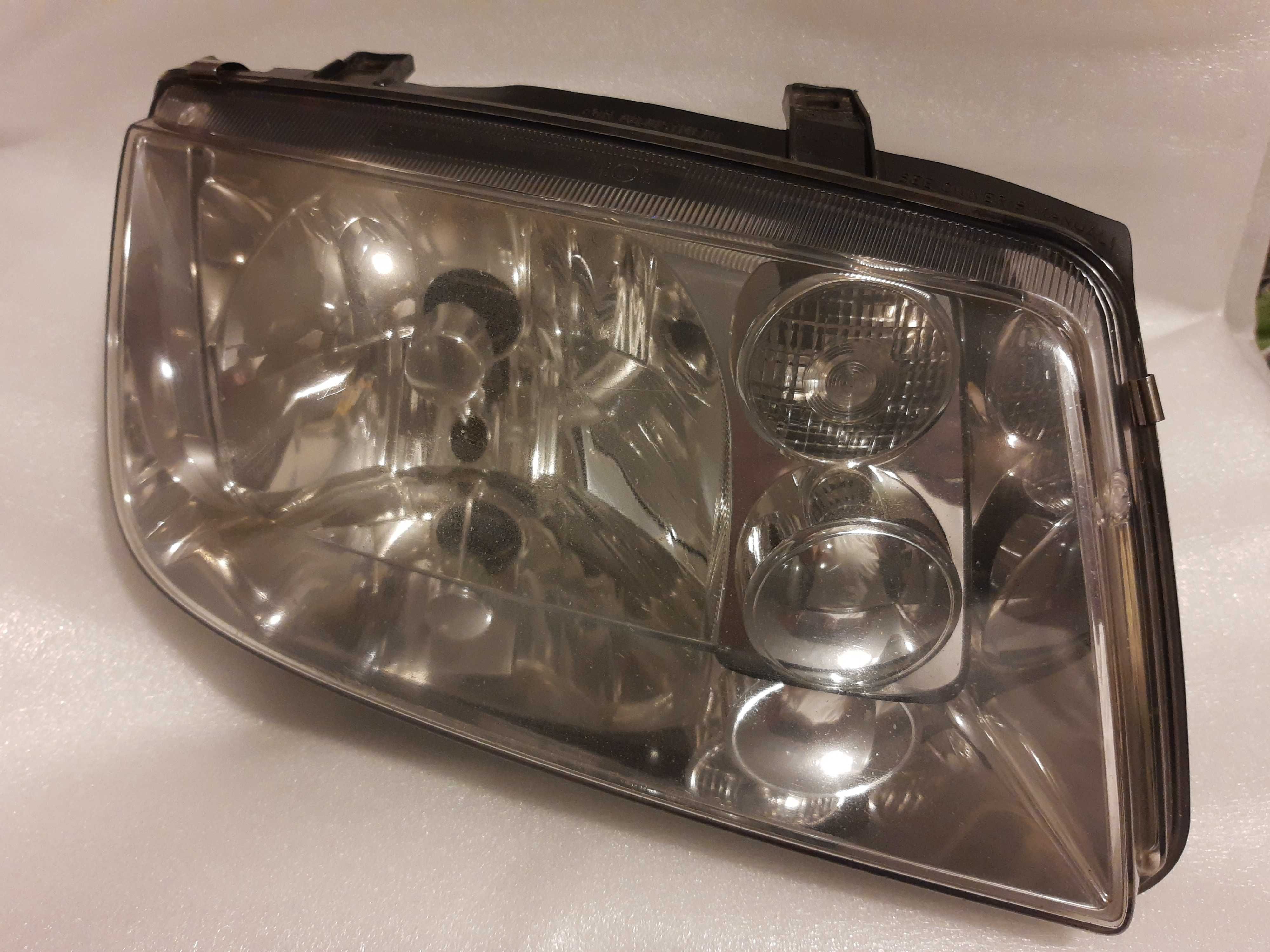 Reflektor Lampa Prawa Przednia VW Bora