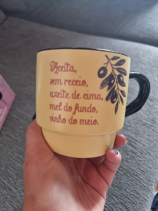 4 canecas com frases