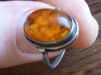 Srebrny pierścionek z bursztynem Fischland 835
