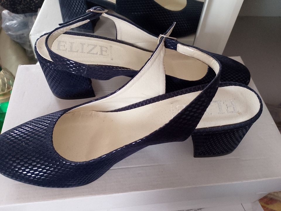 Buty granatowe na słupku 'Inblu' r.38