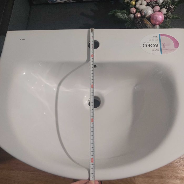 Умивальник з тумбою.