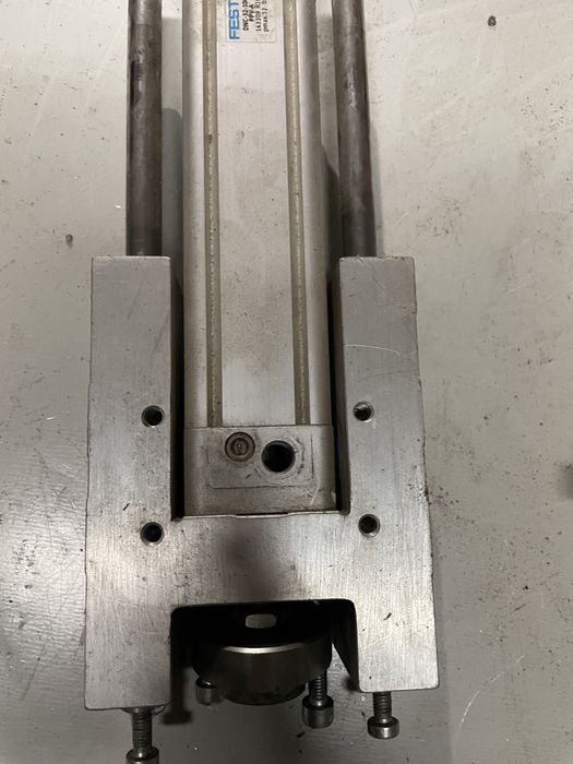 пневматичний циліндр