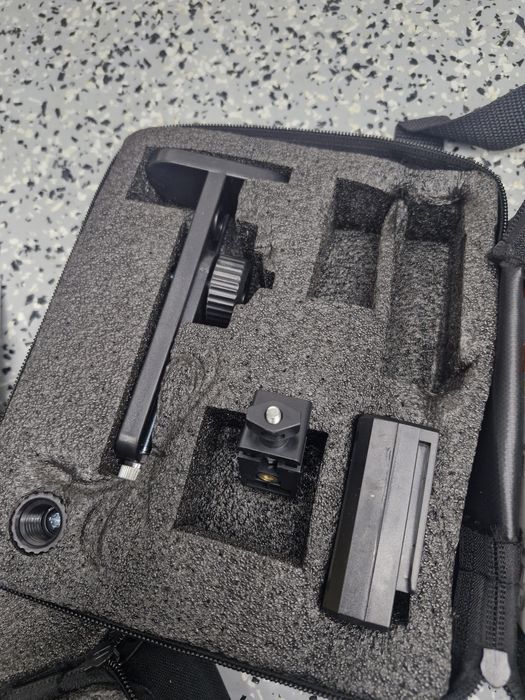 Laser 16 lini poziomica z uchwytami