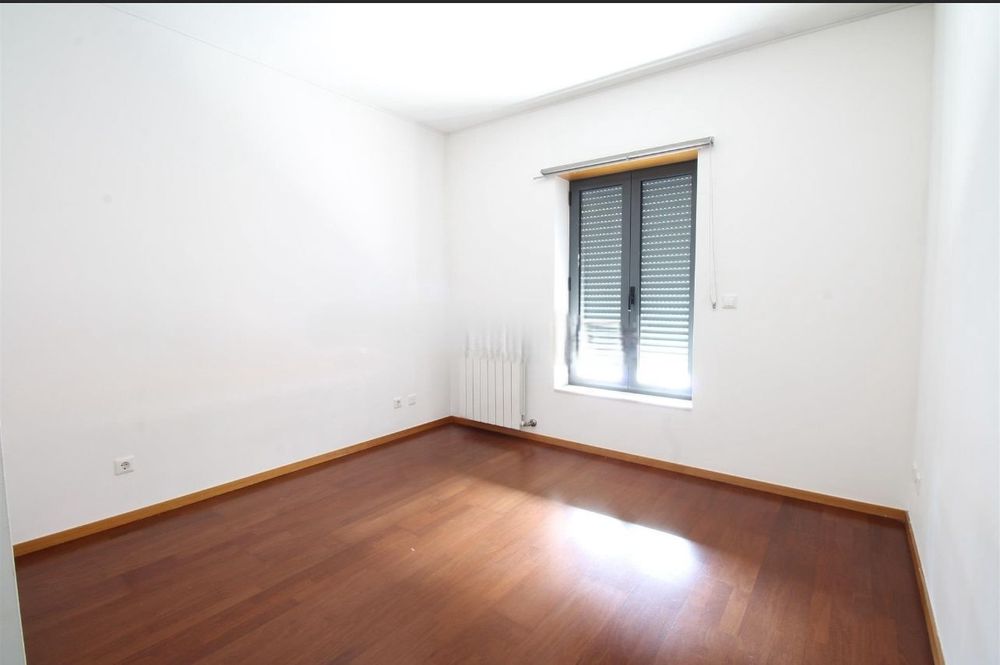 Arrendamento , T2 com garagem,Quinta da Seara .