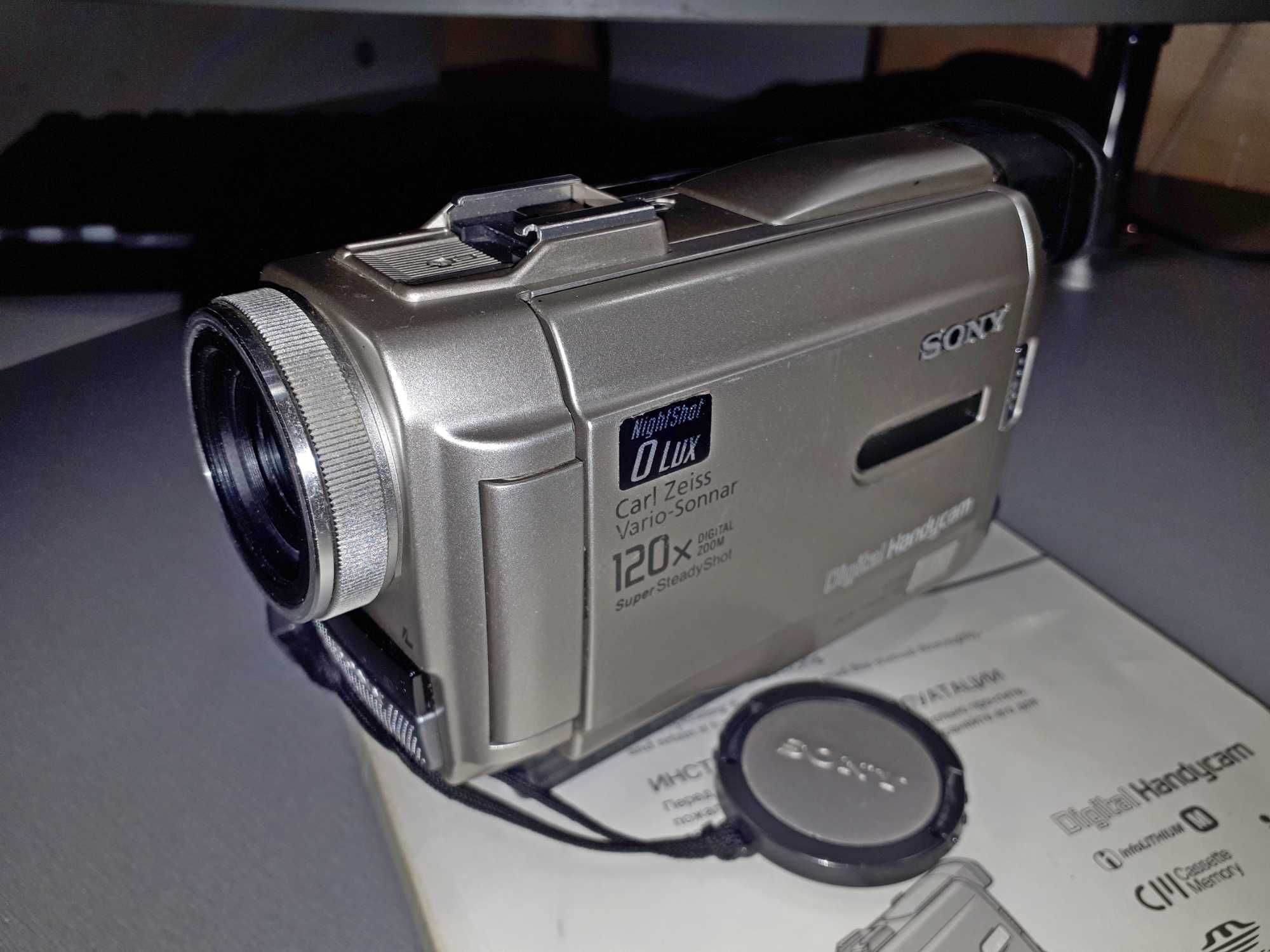 SONY DCR-TRV8E цифрова Mini-DV відеокамера в ідеальному стані