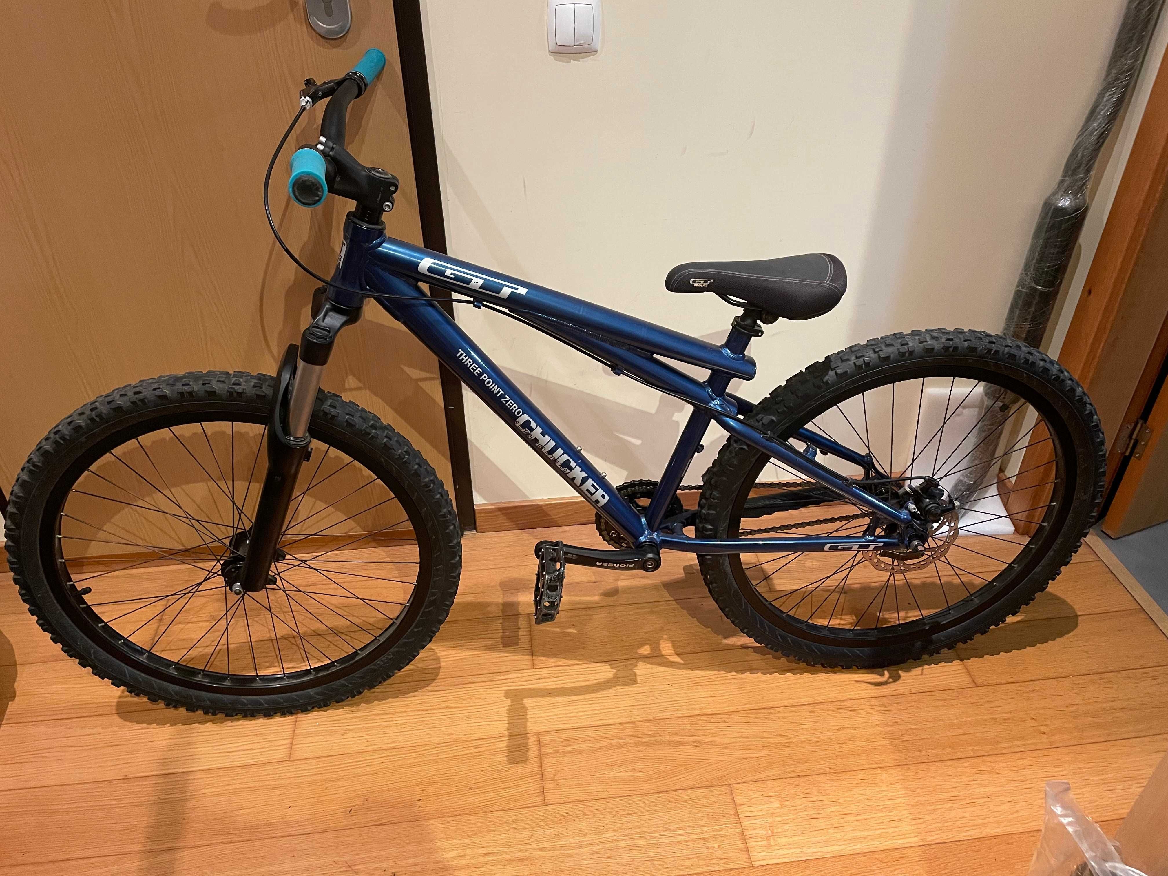 bicicleta gt chucker 3.0