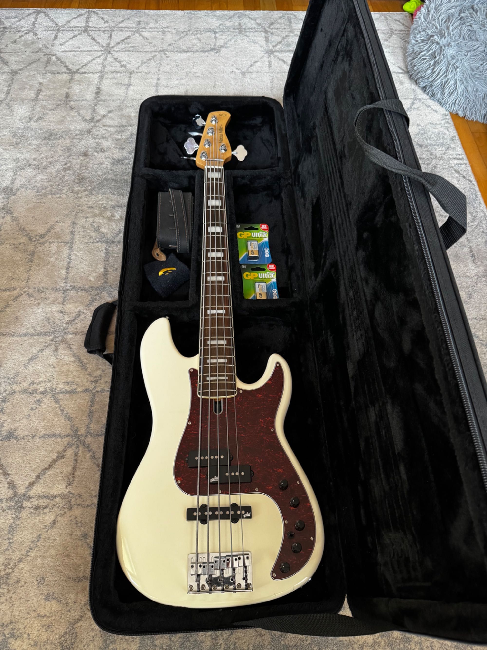 Gitara Bass 5strunowy Sire Marcus Miller P7 | PickUp Agiular | Case