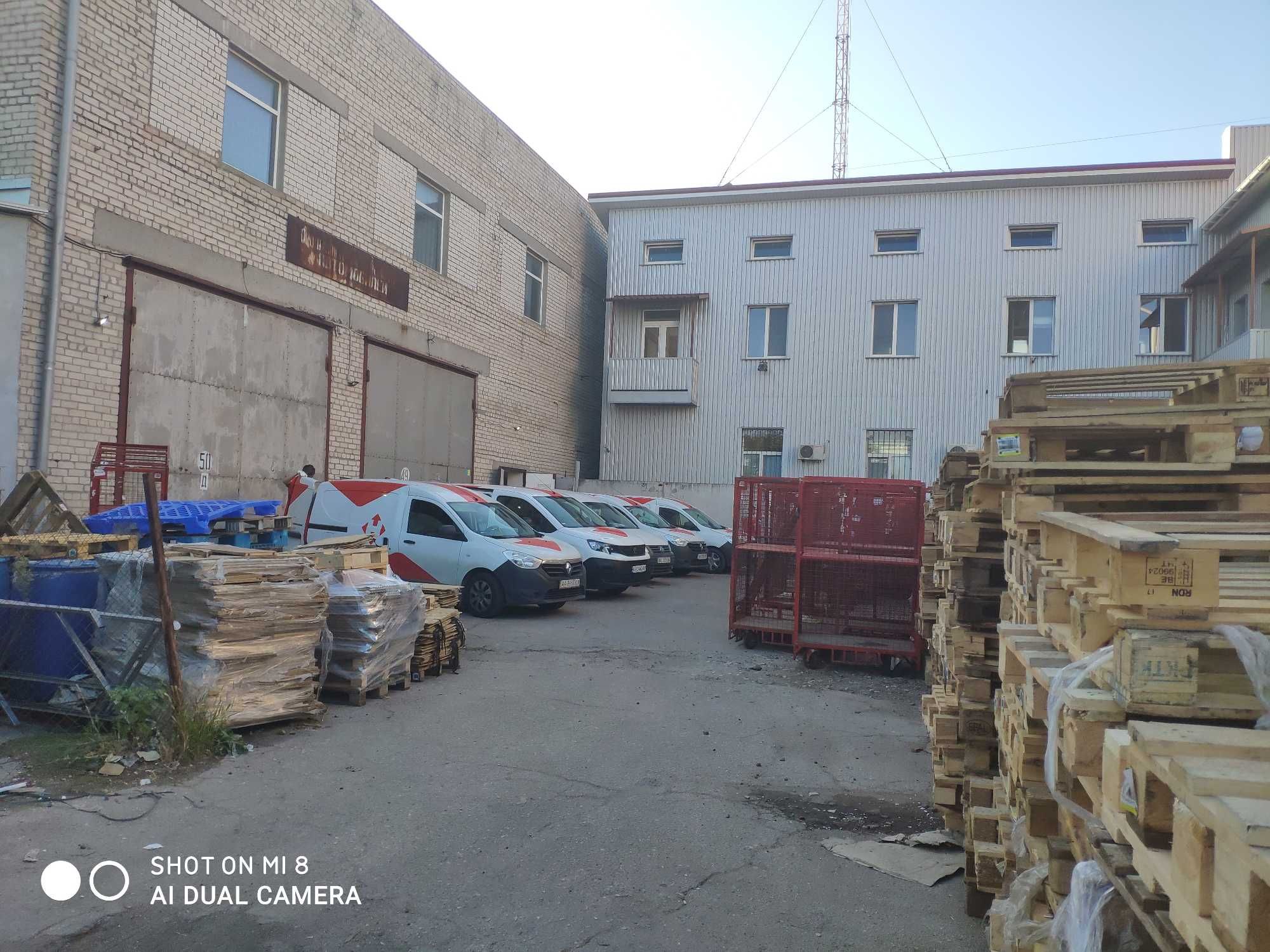 Фасадне приміщення 2000 м² + склад 707 м²  супермаркет, закритий ринок