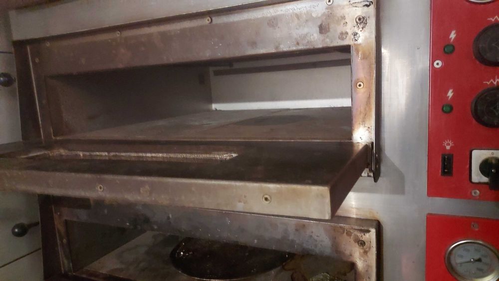 Piec do pizzy  i podstawa pod piec