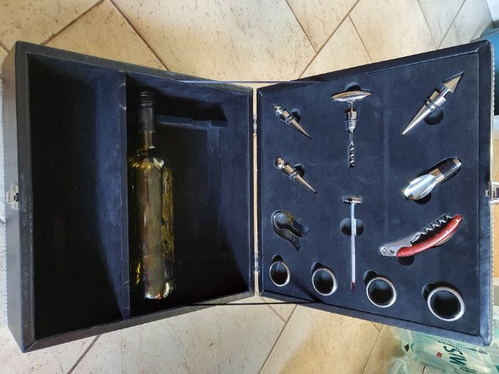 Skrzynka kufer barmańska na wino