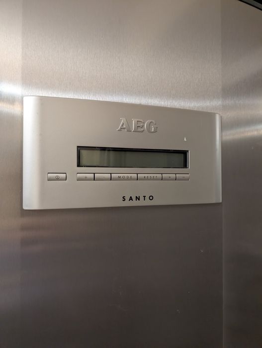 Холодильник АЕG .