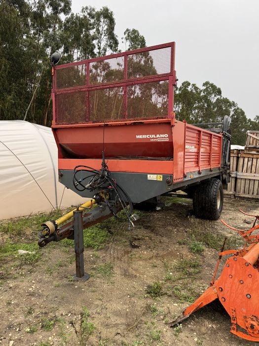 Reboque de espalhar estrume