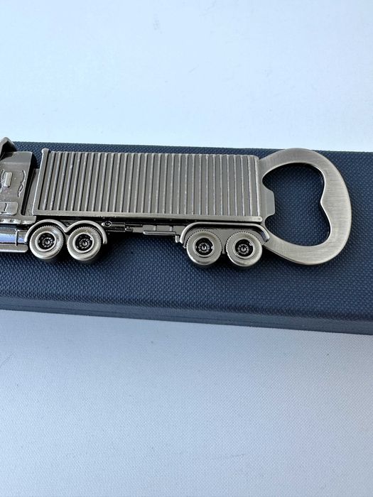 Otwieracz do piwa Prezent Gift Gadżet Tir Ciężarówka Auto Ciemna stal