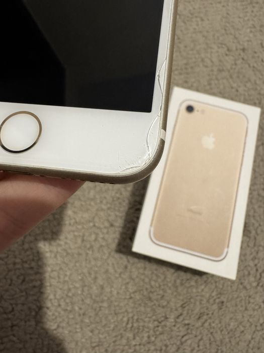 Мобільний телефон Apple iPhone 7 га 32 Gb