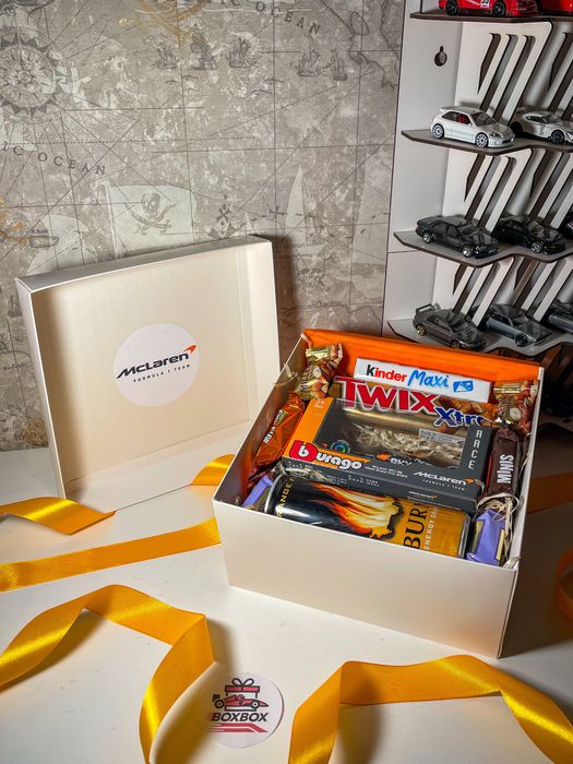 Подарунковий набір BOXBOX | Bburago F1 McLaren MCL38 Lando Norris