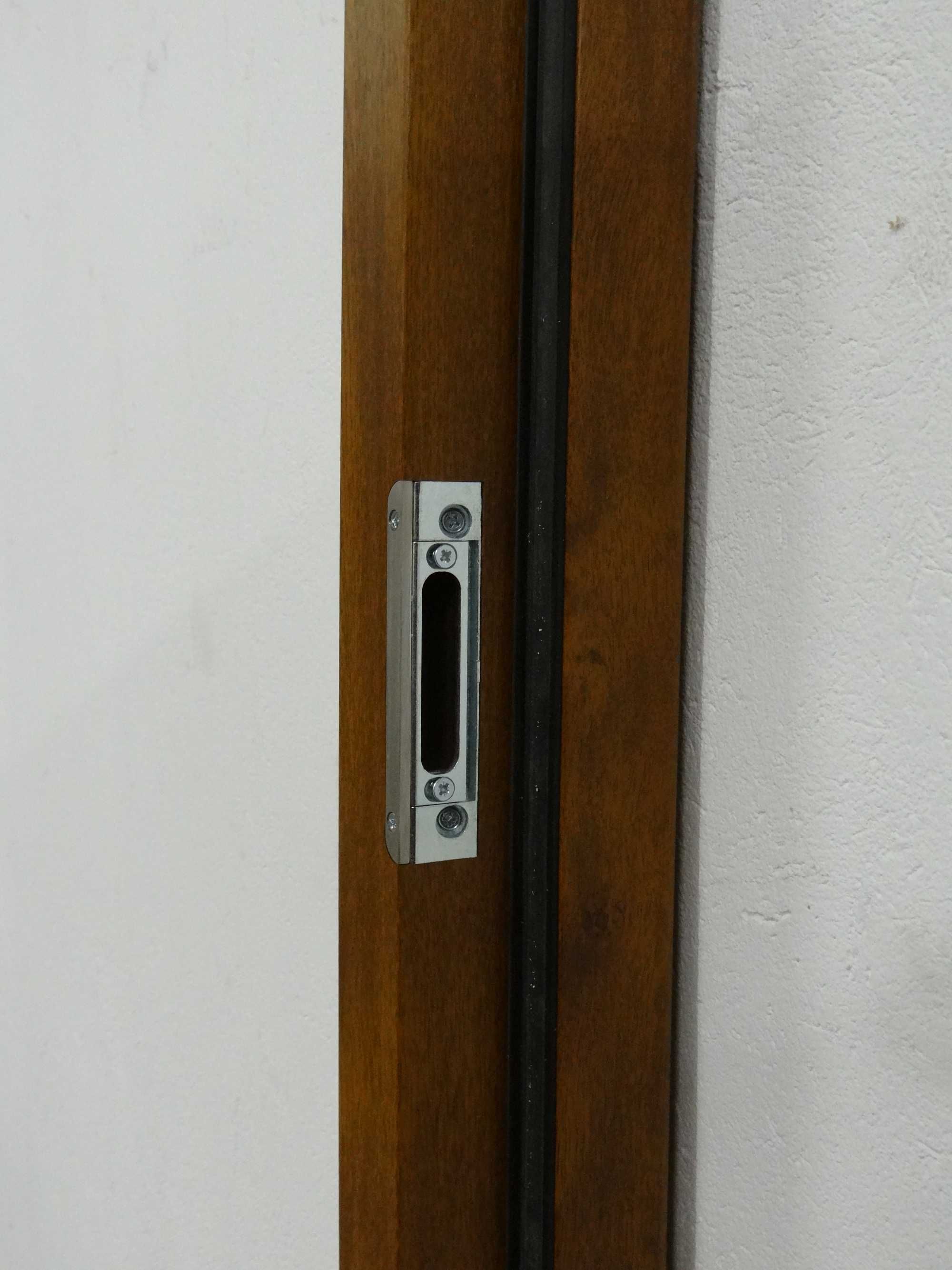 Drzwi zewnętrzne + okucia Ezio 13B 90 P złoty dąb 1.2W/m²K