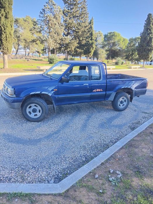 Pick cup 4x4 Mazda B2500