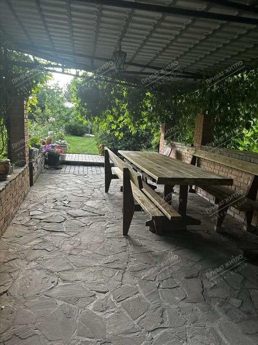 Сосни на ділянці, річка та пляж за воротами. Пошук закінчено!