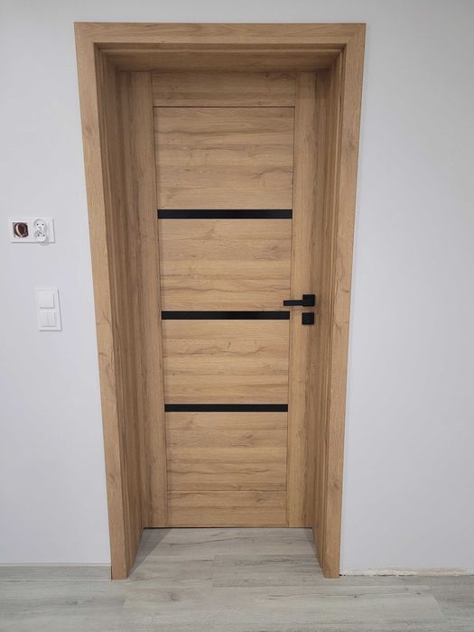 Drzwi pokojowe lewe z fytryna i klamka