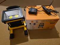 Halogen roboczy lampa akumulatorowa warsztatowa budowlana naświetlacz