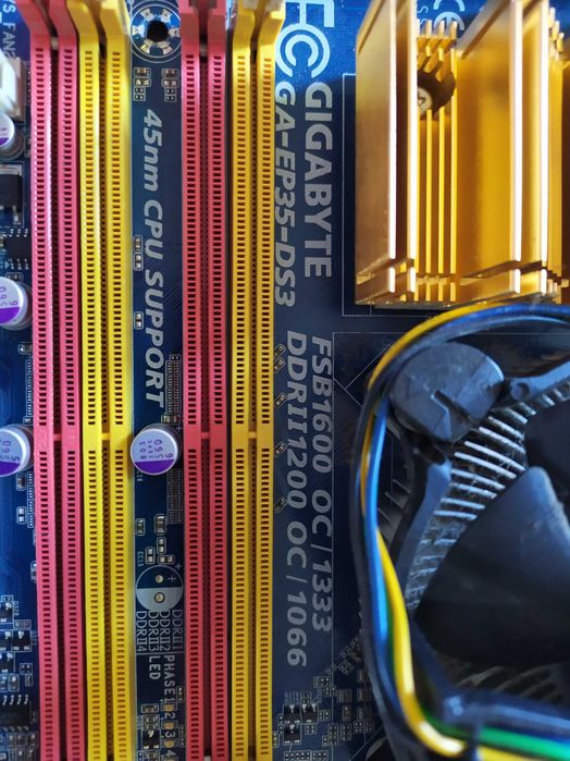 Материнська плата Gigabyte GA-EP35C-DS3