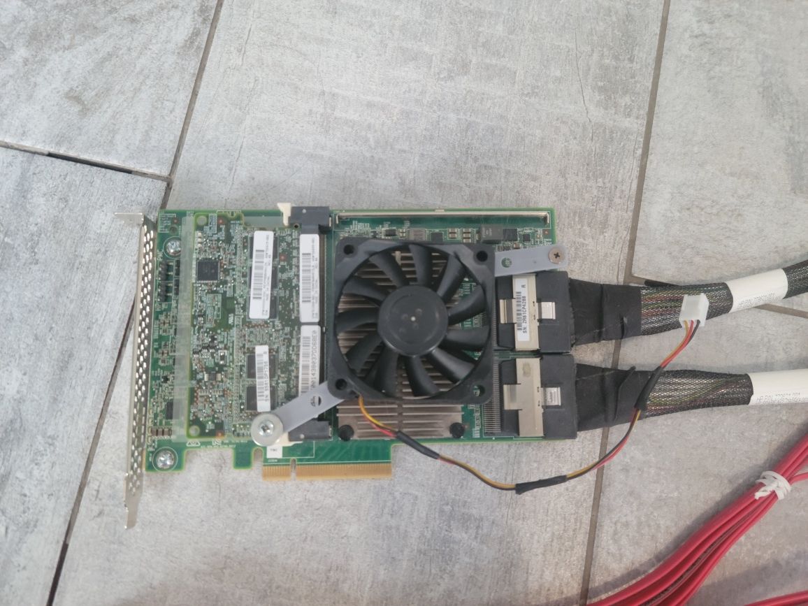 Koнтpoлep RAID Controller HP P840 12 GB/s + Expanders