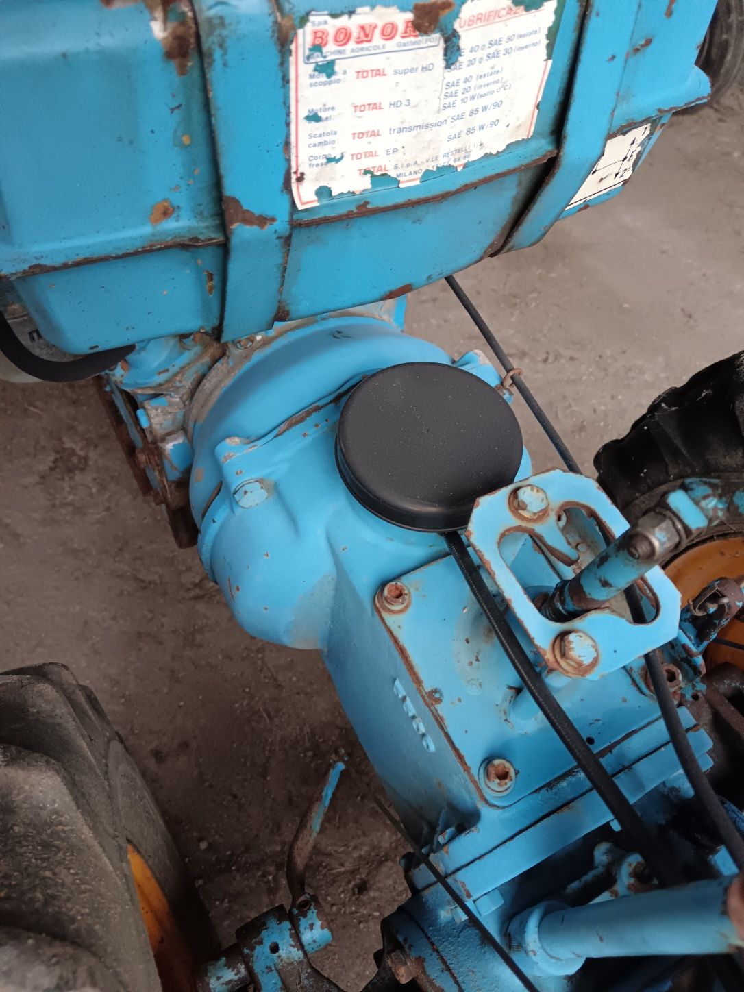 Motocultivador impecável