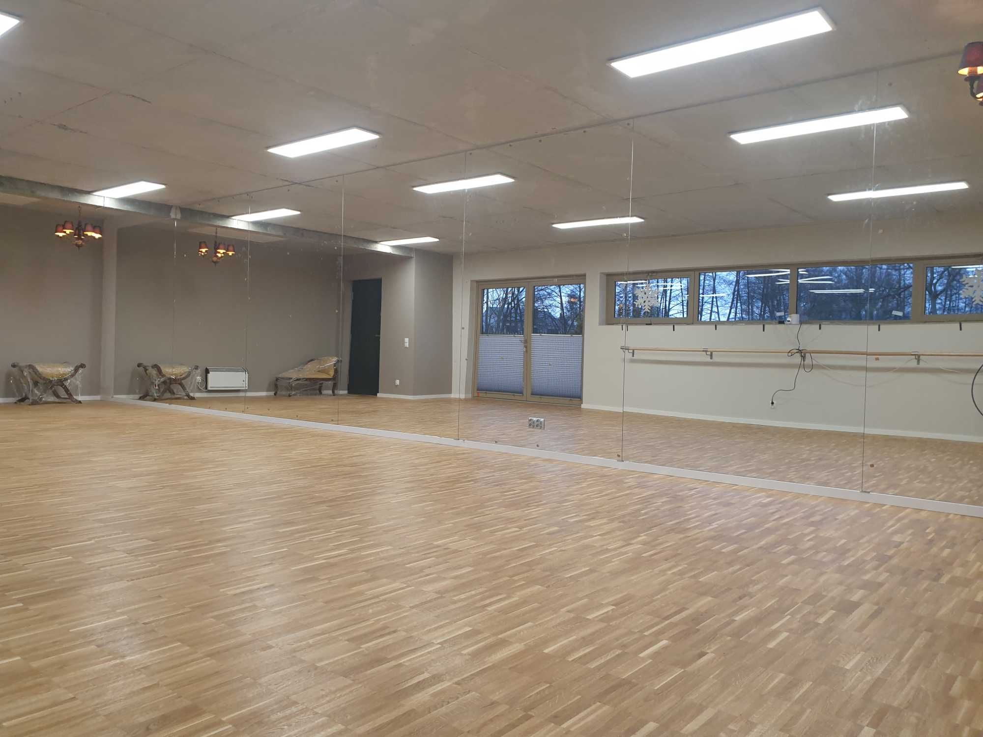 Sala taneczna z lustrami parking gratis święta otwarta wolne terminy