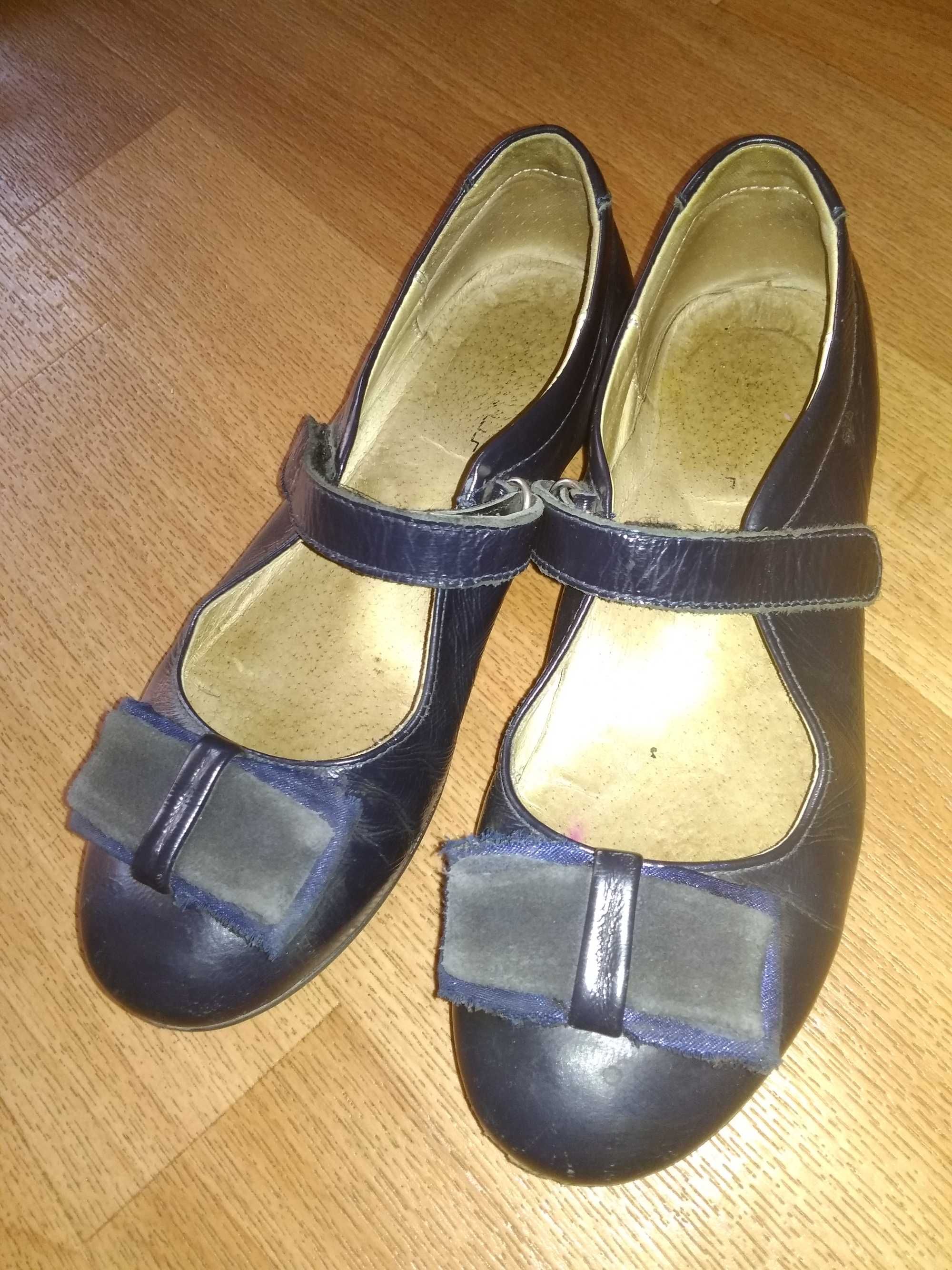 Продам туфли школьные темно синего цвета натуральная кожа р.32  100грн
